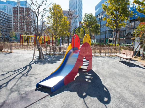 Tsukishima second children's park (about 100m, A 2-minute walk)