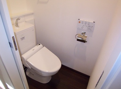 Toilet.  ☆ New Residence ☆ Station 1 minute walk