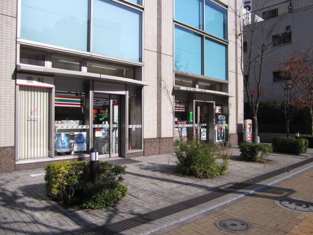 Convenience store. 140m to Seven-Eleven (convenience store)