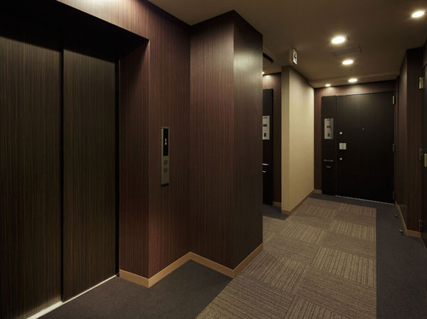Buildings and facilities. A calm that is reminiscent of the luxury hotel "inner corridor" ※ May 2011 shooting. Crime prevention, Amenity, We are conscious of serene. Also, Since there is no window facing the hallway, Also it has excellent privacy resistance and sound insulation.