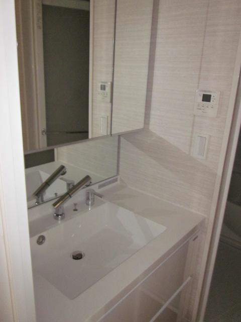 Wash basin, toilet. Indoor (February 2013) Shooting