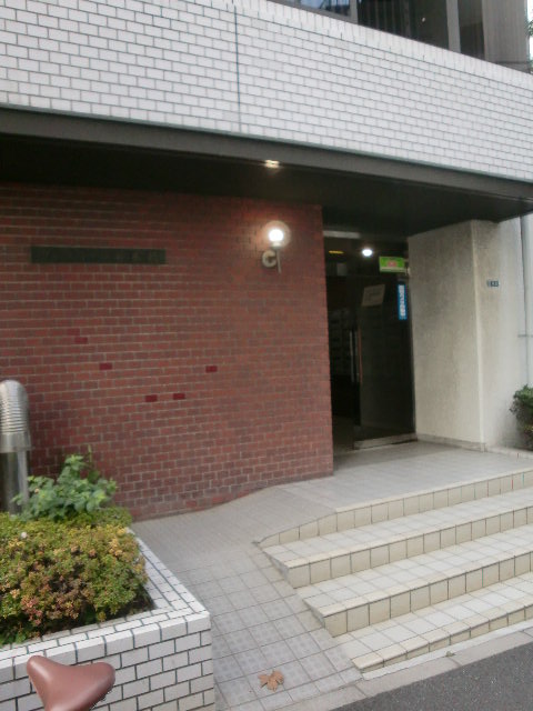 Entrance. Entrance is ☆