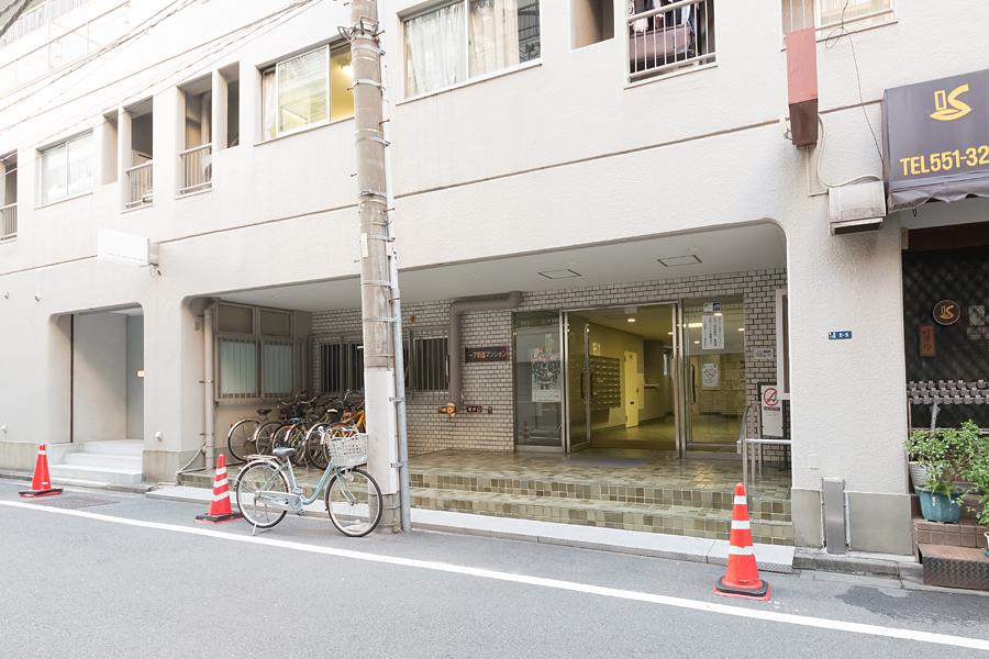 Entrance. Including the Tokyo Station 5 Station 6 line Available
