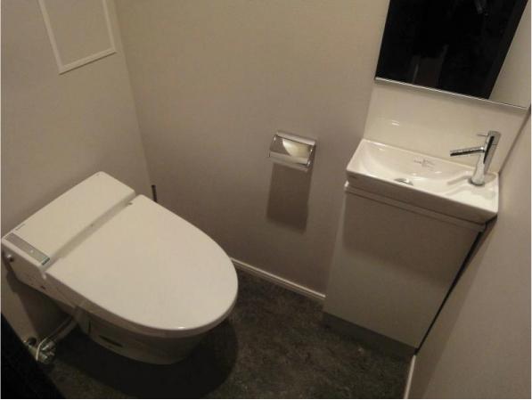 Toilet. Local (11 May 2013) Shooting