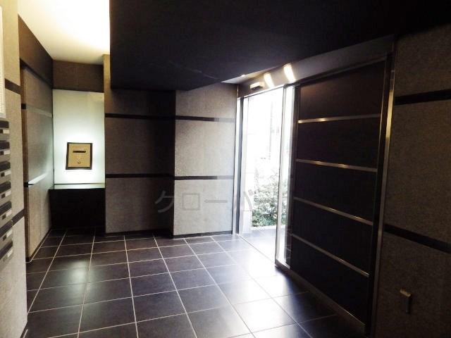 Entrance. Entrance hall