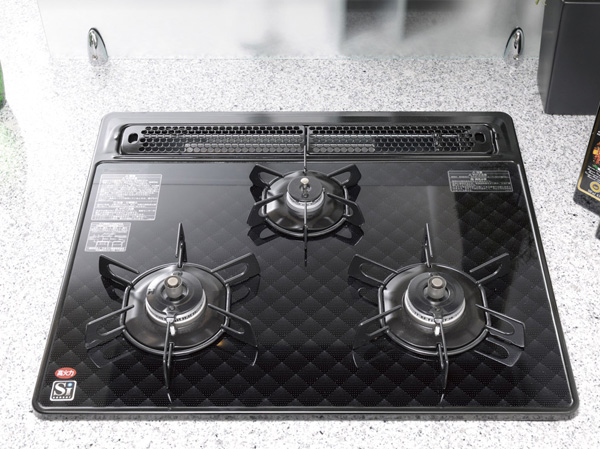 Kitchen.  [Glass top 3-necked stove] Adopt a glass-top stove of built-in type that fulfilling functions are aligned. Difficult dirty luck, It is easy to clean.