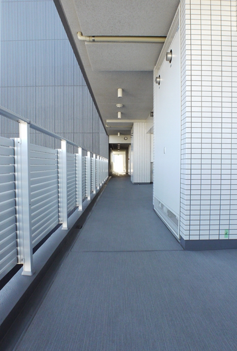 Other common areas. The inner corridor hotel like