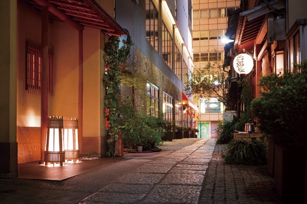 Mihara alley (about 1130m / A 15-minute walk)