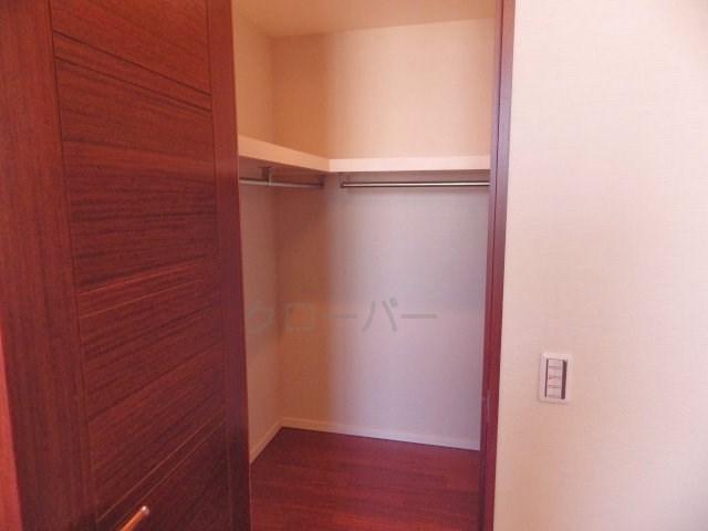 Receipt. Walking closet