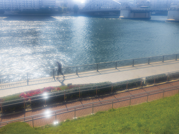 Surrounding environment. A good morning of the holiday and the weather, Jogging the Sumida River Terrace along with the seagulls flying in the sky. Further or go out to extend the foot to the Gulf area, On also off also active lifestyles to realize. (Sumida River Terrace / About 280m ・ 4-minute walk)