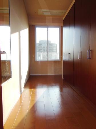 Non-living room. Indoor (2013 10) shooting