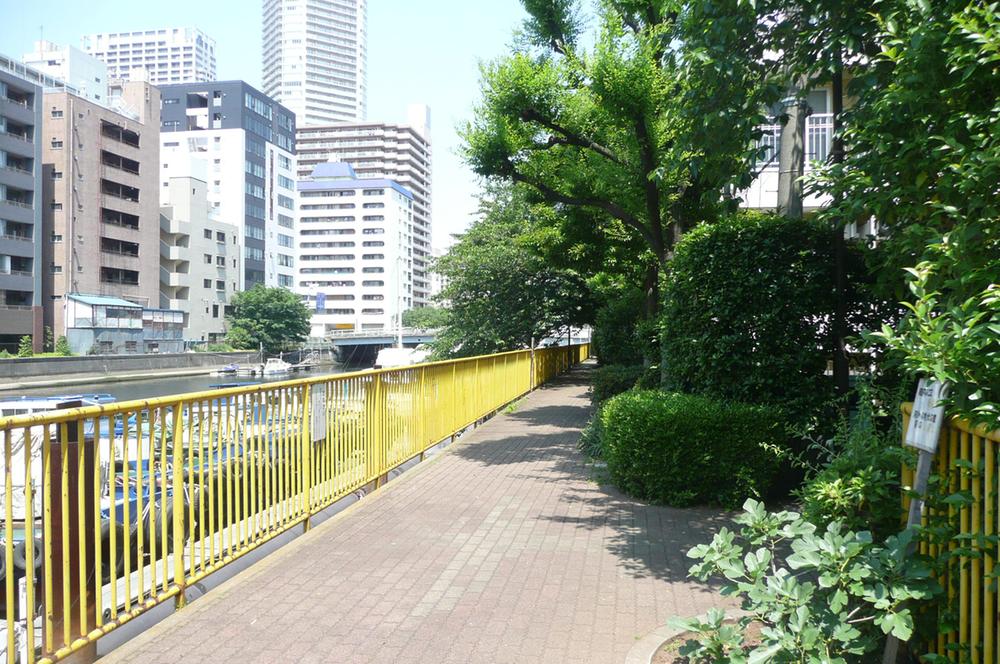 Other. Tsukishima River 2-minute walk from the green of the promenade (about 153m)