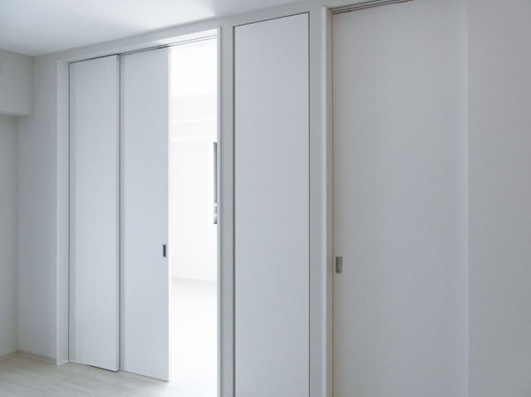 Interior.  [Sliding wall] You can partition to freely LDK and bedroom with sliding door. Hanging of noise design. Move lightly with one hand, Soft closed feeling you brew quality.  ※ C type, except. A type is three and two sliding doors, B type two sliding doors.  ※ All amenities are the same specification.