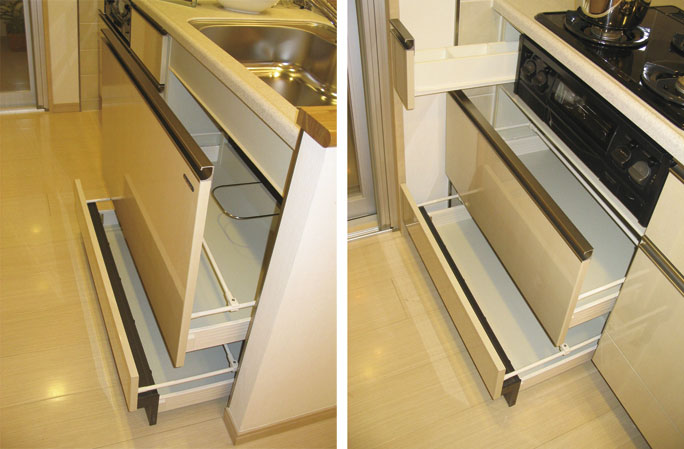 Kitchen.  [Sliding kitchen storage] And easy to sliding out the cookware, Adopted vigorously soft-close feature that slowly closes in front of closed. Is the type that can be leveraged to Habaki part of tend feet to dead space.
