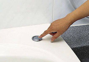 Bathing-wash room.  [One push drainage plug] Bathtub drain plug of, One-push type, which can be easily drained by simply pressing a finger. You do not have to worry about wet clothes for cleaning.