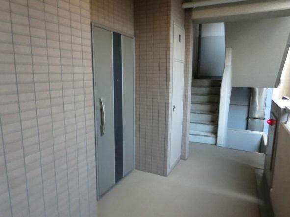 Entrance. Local (12 May 2013) Shooting