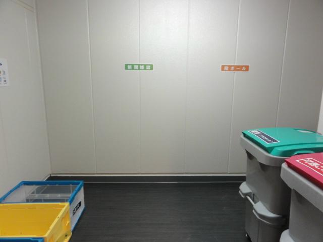 Other common areas. 24 hours OK! Each floor garbage collection stations