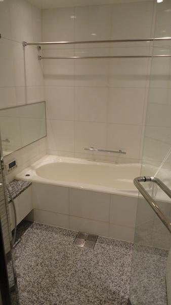 Bathroom. Large tub