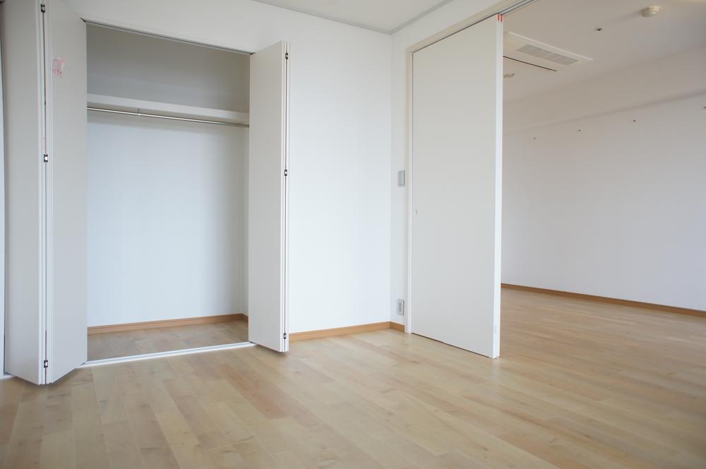 Non-living room. Indoor (12 May 2013) Shooting