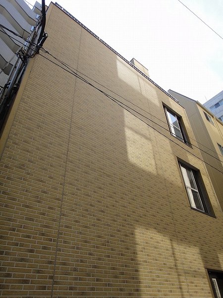 Building appearance. Near Tokyo Station