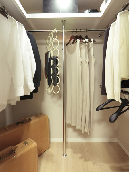 Other.  [Walk-in closet] All dwelling unit, Adopt a walk-in closet. Convenient downlight Ya inside, Also installation outlet so that such dehumidifier can be used. (Same specifications)