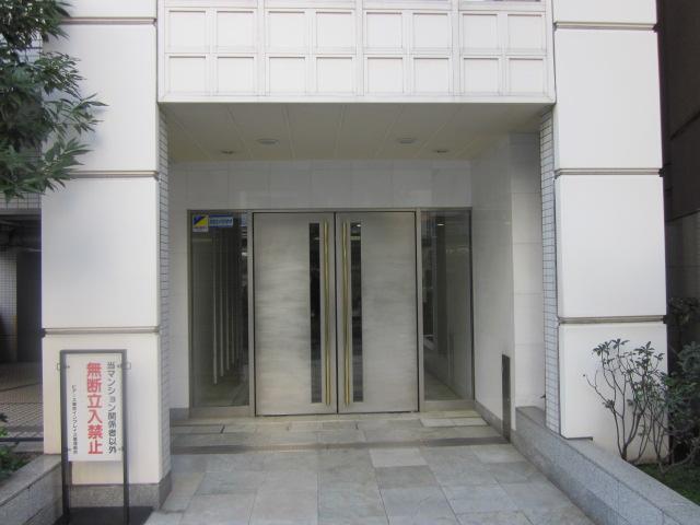 Entrance. Common areas