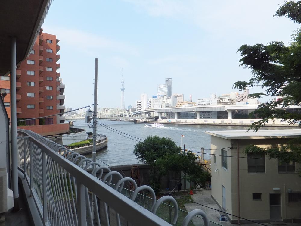 View photos from the dwelling unit. View from the balcony (September 2013) Shooting Sumida River ・ Overlooking the Tokyo Sky Tree