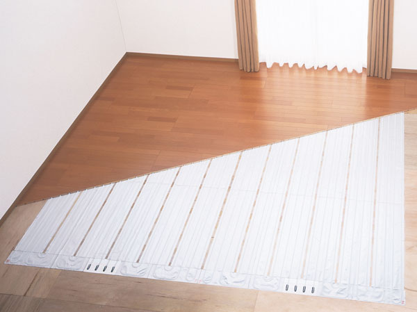 Living.  [TES hot water floor heating] Standard equipped with a floor heating to warm up from the feet. Without raising dance the Yutakakazeto dust, Because there is no operating noise, Comfortable and healthy. (Same specifications)