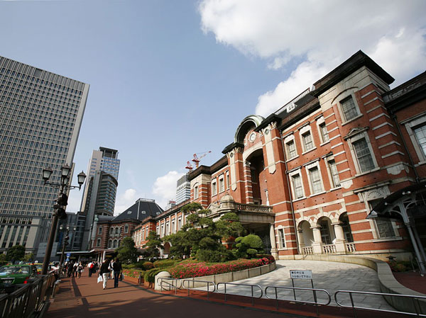 Surrounding environment. Tokyo Station (about 2780m)