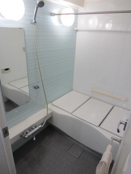 Bathroom. With bathroom ventilation drying heating function ・ -Out add fueled