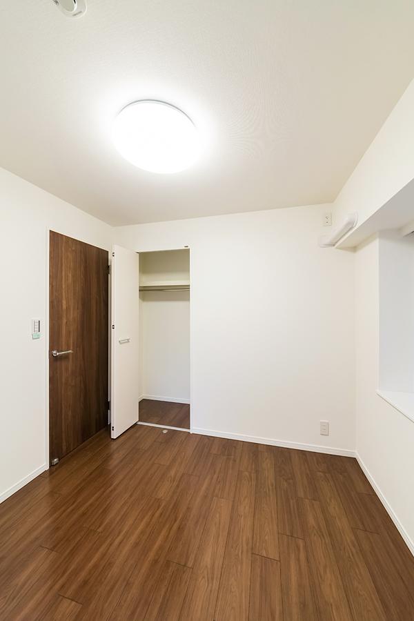 Non-living room. Western-style 3 to about 4.5 Pledge