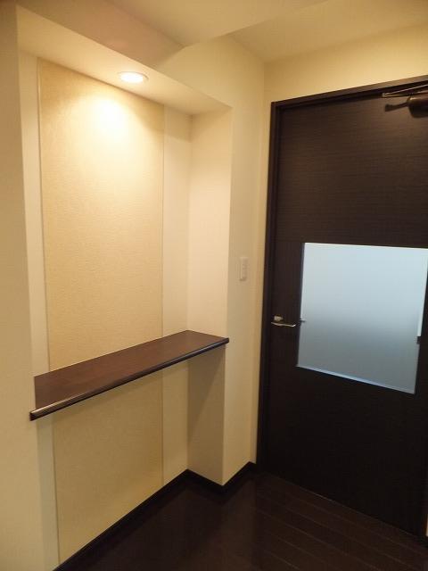 Entrance. Local (12 May 2013) Shooting