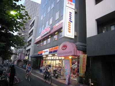 Other. First floor convenience store 2F family restaurant (other) up to 200m