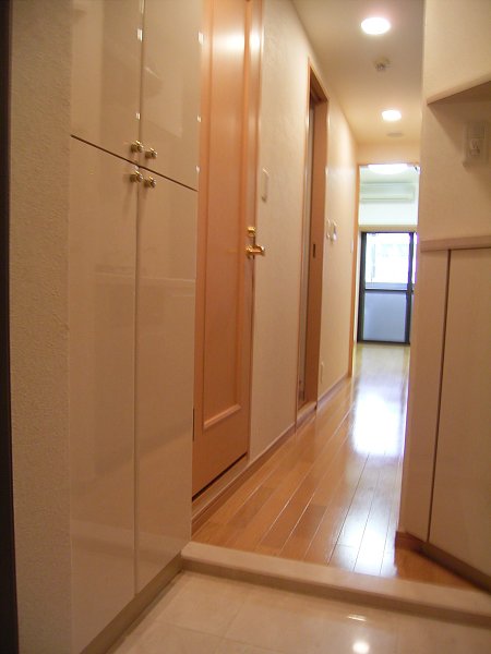 Entrance.  ☆ Deposit ・ Key Money 1 & 1 ☆ Sale rent Residence