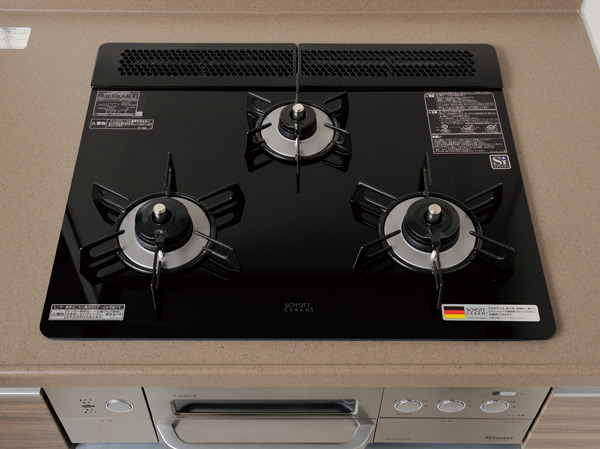Kitchen.  [Three-necked stove] In addition to the various functions, Adopt a strong glass top to clean and easy to heat and scratches. Cooking and the mise en place is a three-necked stove that can be at the same time.