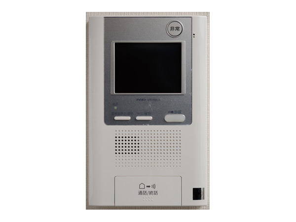 Security.  [Intercom with color monitor (hands-free type)] You can check the monitor while staying visitors in the dwelling unit. In conjunction with the auto-lock system, Firmly guard the safety of urban life.  ※ Room amenities of the web is all taking Atype model room