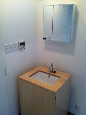 Wash basin, toilet. Indoor (12 May 2013) Shooting