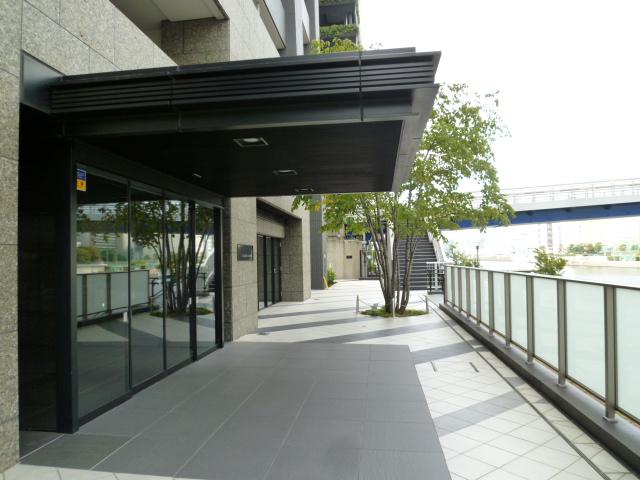 Entrance. Common areas