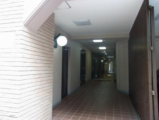 Entrance. Common areas