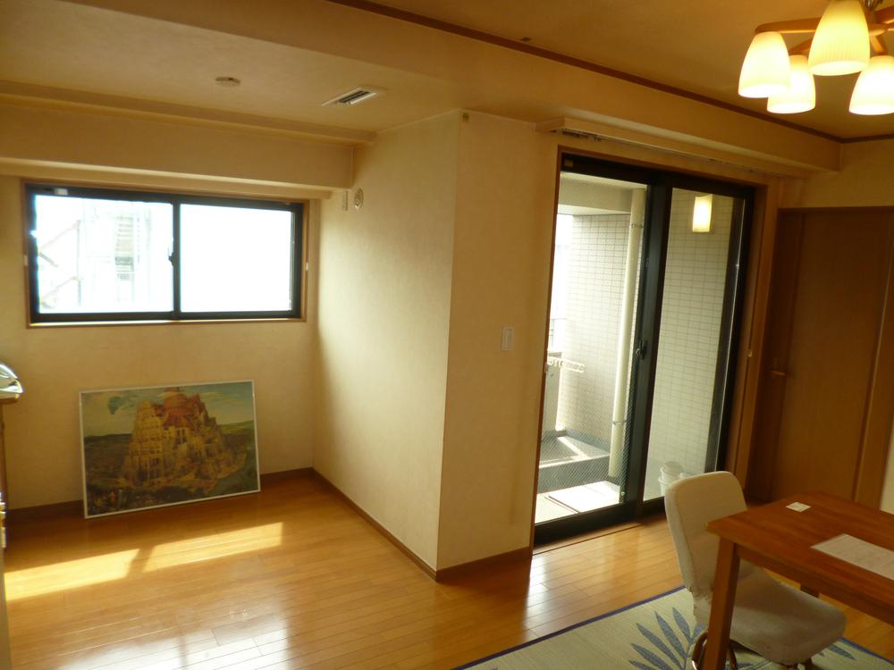 Living. Super within a 3-minute walk ・ Convenience store 8 or more