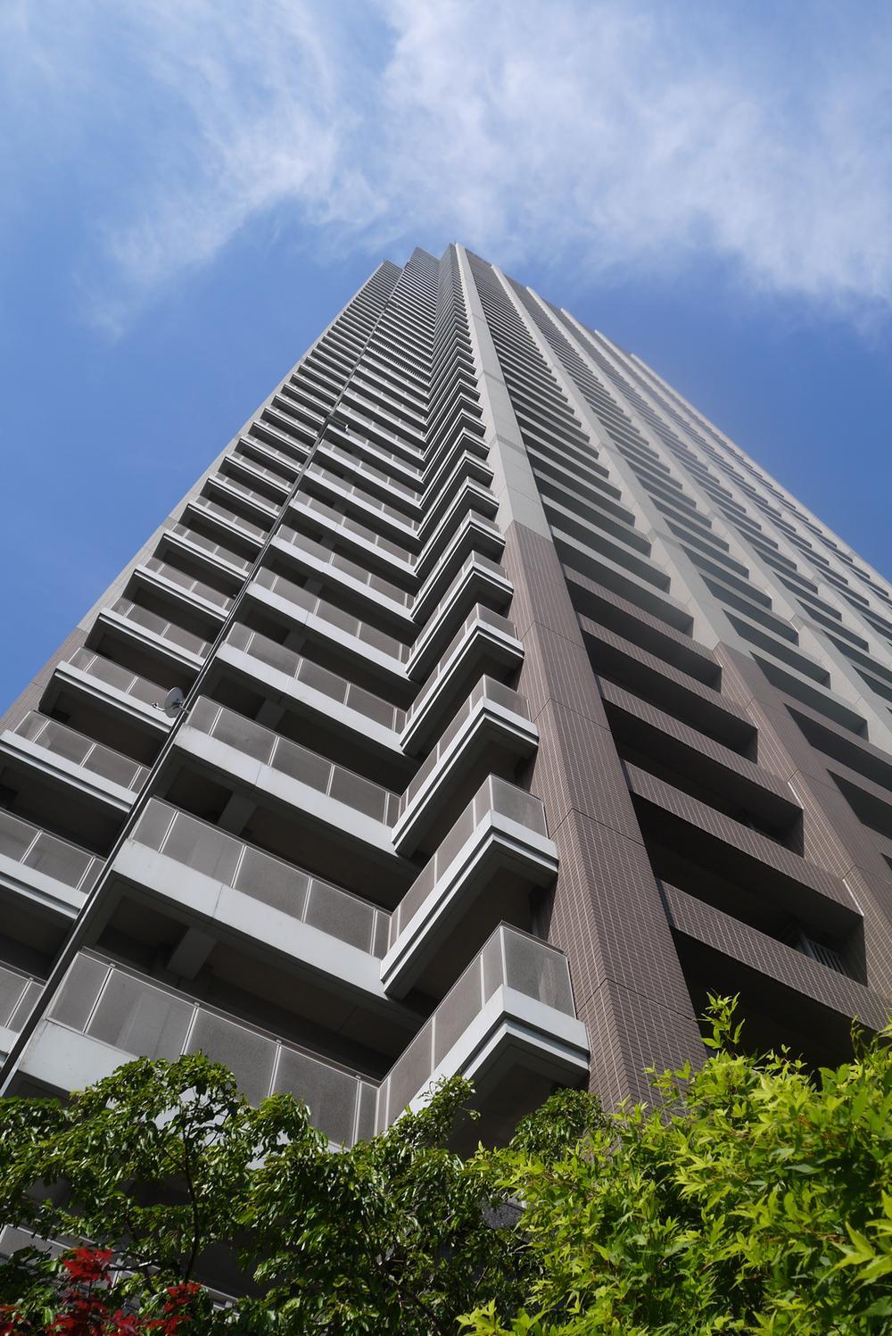 Local appearance photo. 50-storey tower apartment tower to the sky.