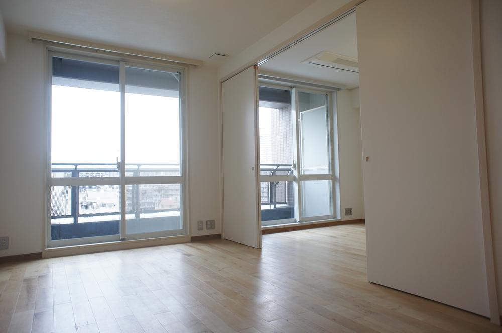 Living. Clear some living space.