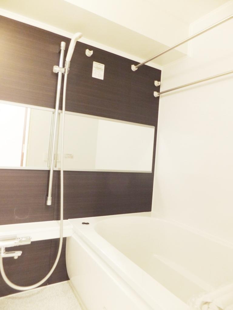 Bathroom. unit bus / Reheating function / Ventilation drying function (11 May 2013) Shooting