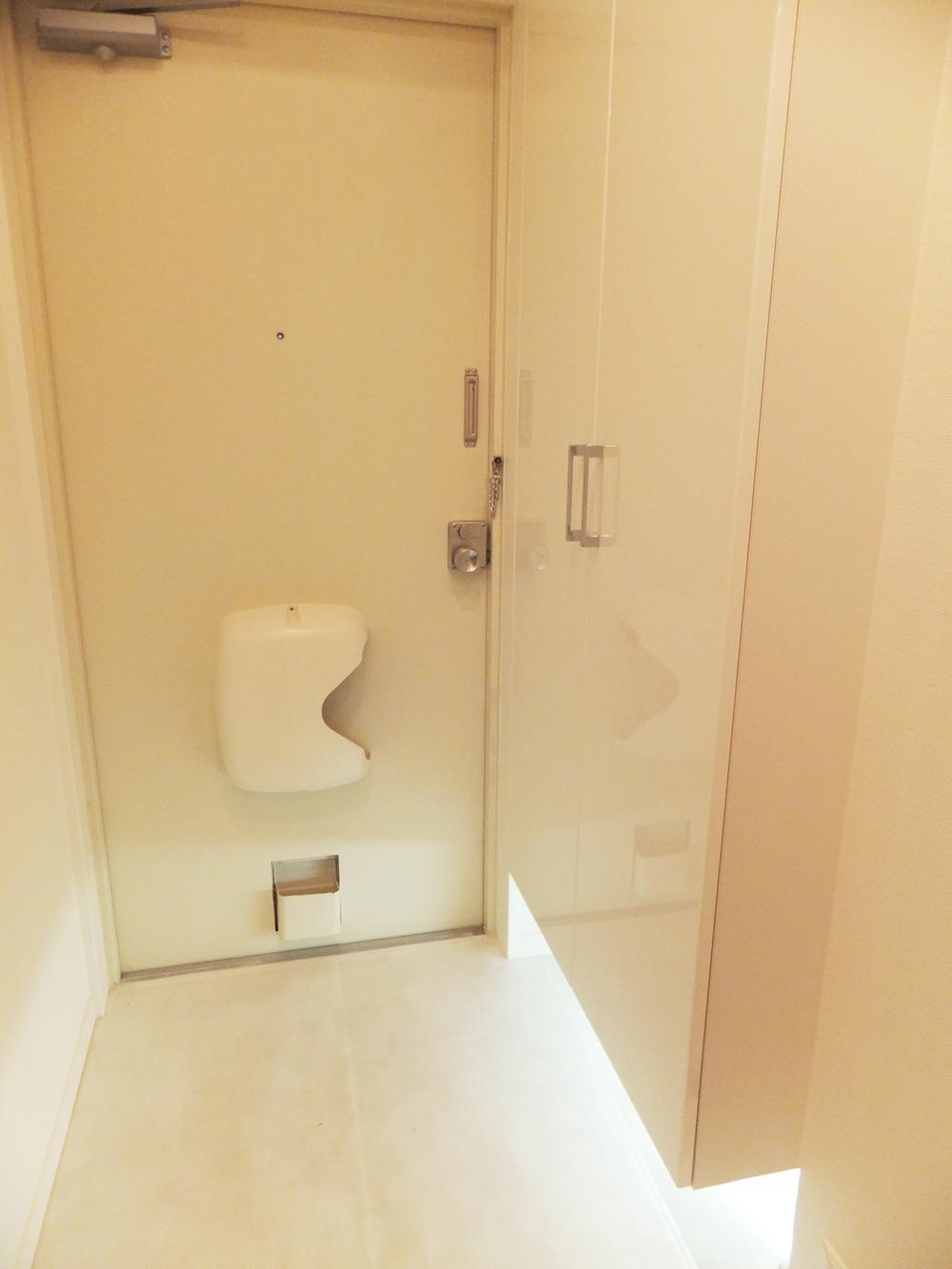 Entrance. Entrance / indirect lighting / Footwear purse (November 2013) Shooting