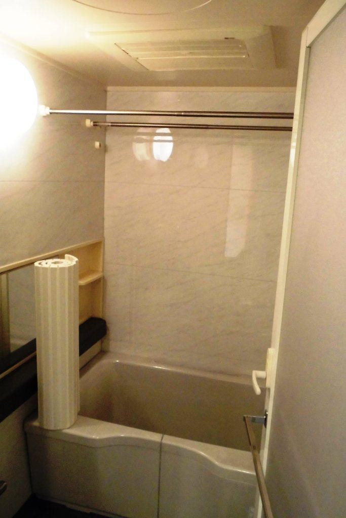 Bathroom. Indoor (10 May 2013) Shooting