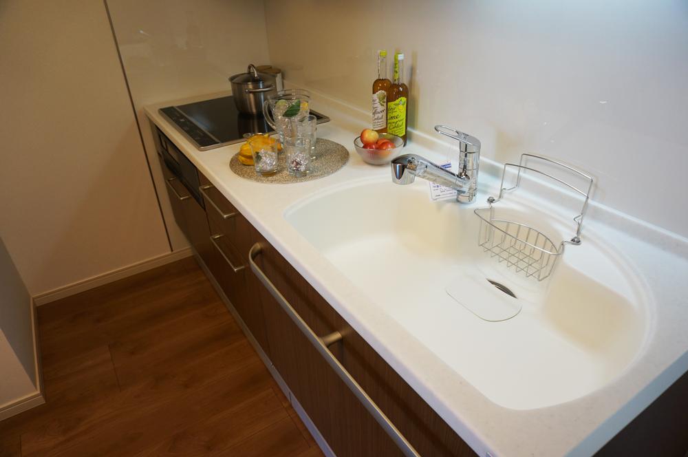 Kitchen. Indoor (12 May 2013) Shooting