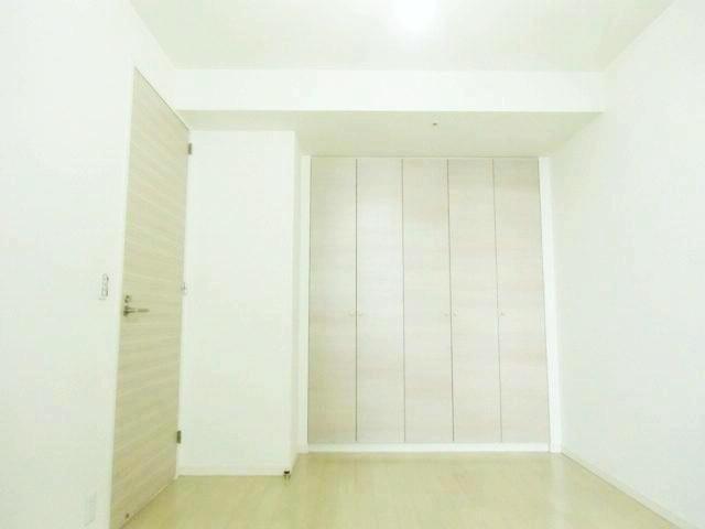 Non-living room. It was taken at the time of vacancy.