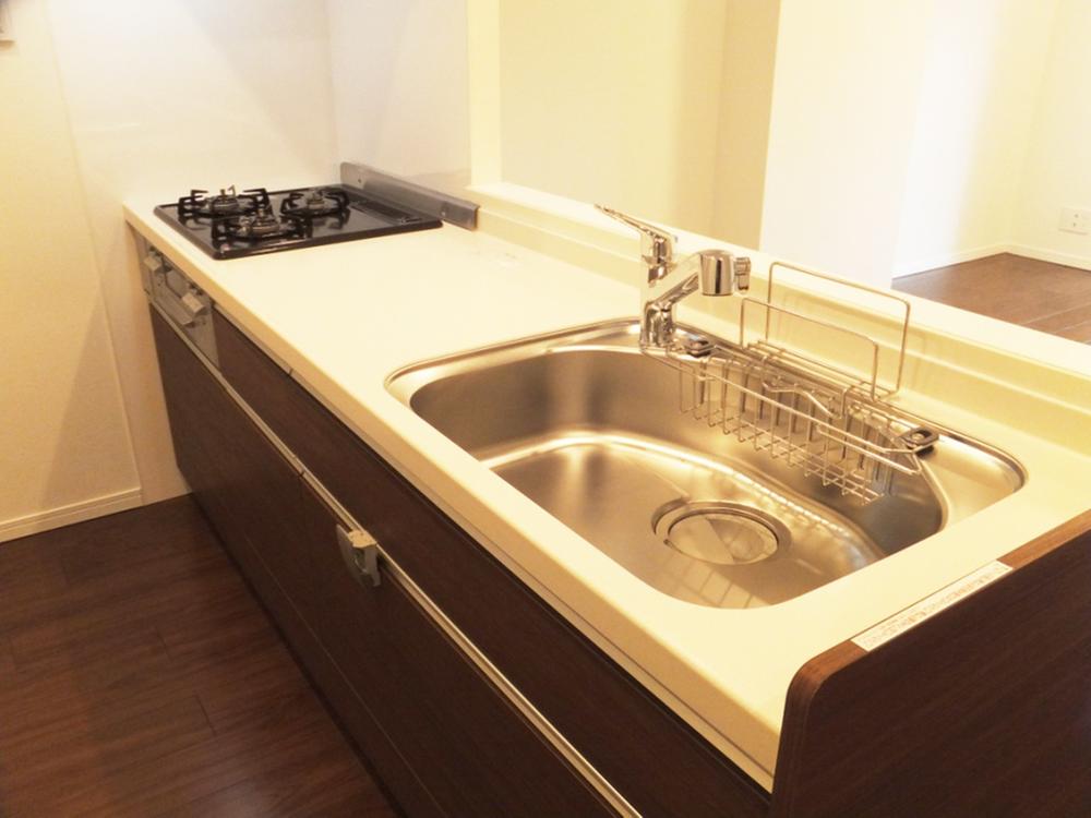 Kitchen. Indoor (11 May 2013) Shooting