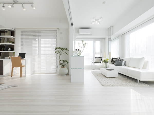 Living.  [Living room with a bright and airy ・ dining] Dynamic panoramic window view extends to near the floor, Living room brightness and airy stand out ・ dining. Adopt a movable partition door that you can use the space to flexible.