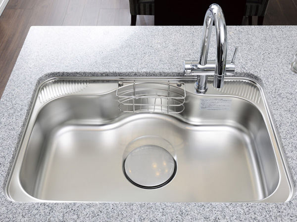 Kitchen.  [Wide sink (silent)] Large dish or pot even whole washable wide sink, Quiet specification to keep the I sound water.